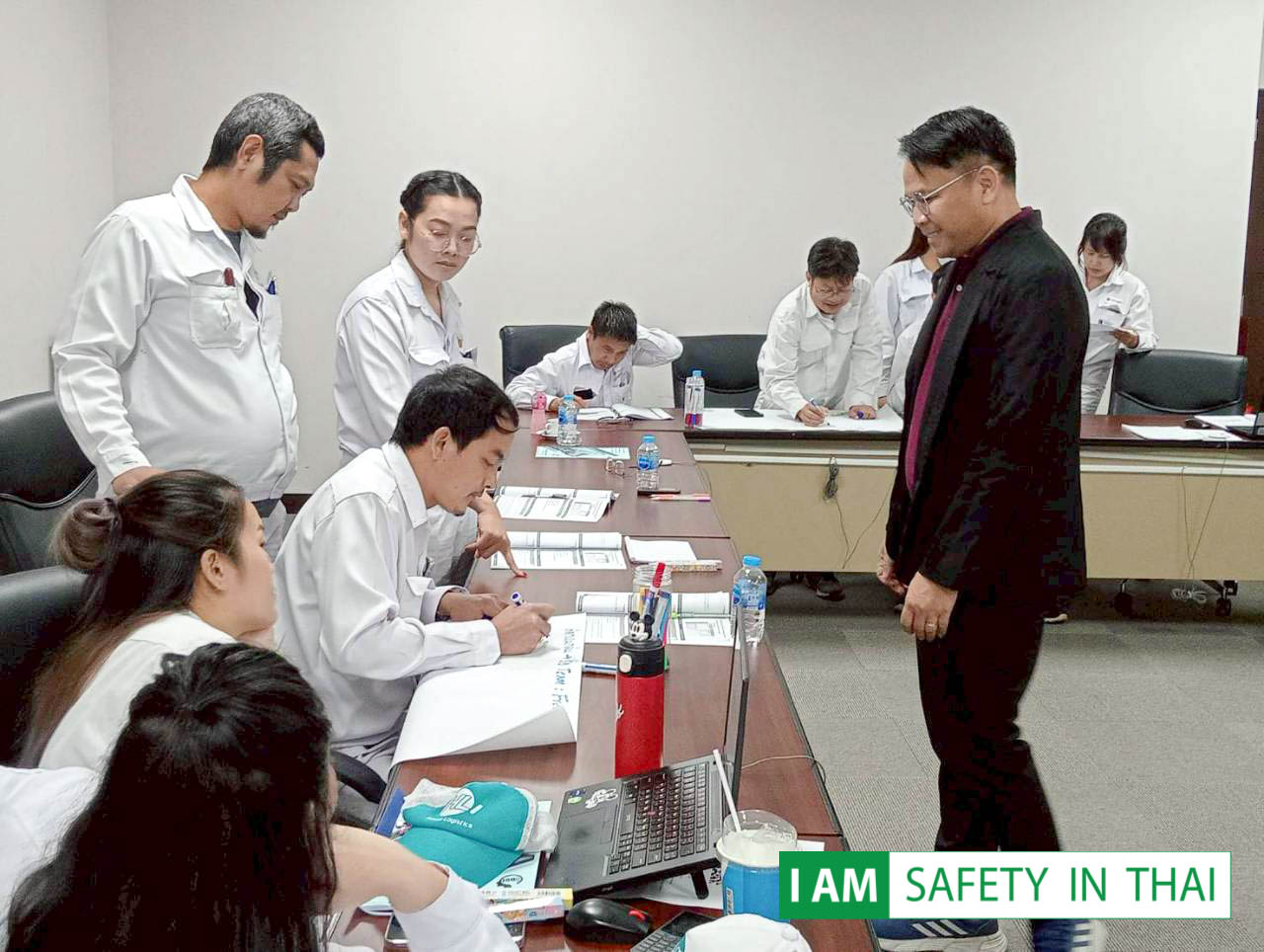 ภาพอบรมในห้องเรียนบรรยากาศเป็นกันเองแต่เข้มข้น